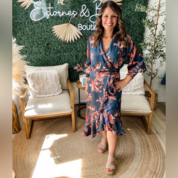 Onetheland Dresses & Skirts - Sale!! NWT Onetheland Wanderlust Satin Wrap Floral Dress S